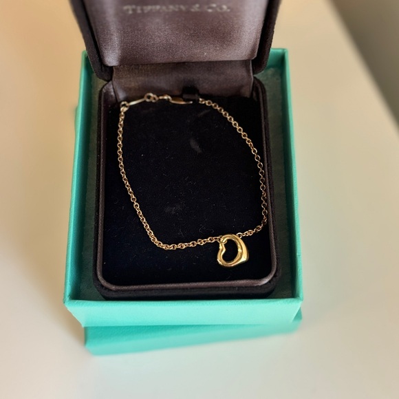 Tiffany & Co. Gold Open Heart Bracelet- 18K yellow gold - Picture 1 of 6